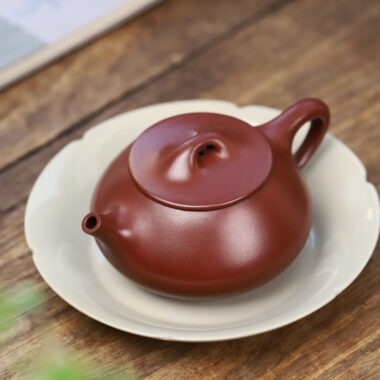 Full Handmade Yixing Zisha Teapot [Jingzhou Shi Piao Pot] (Zi Zhu Ni – 240ml)