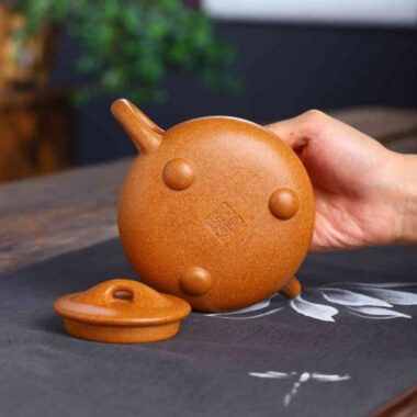 Full Handmade Yixing Zisha Teapot [Jingzhou Shi Piao Pot] (Wucai Lao Duan Ni – 200ml)