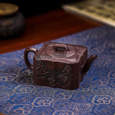 Full Handmade Yixing Zisha Teapot [Gao Peng Man Zuo] (Lao Zi Ni – 180ml)