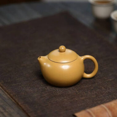 Yixing Zisha Teapot [Mini Xishi Pot] (Huangjin Zhu Ni – 100ml)