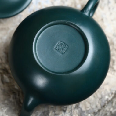 Full Handmade Yixing Zisha Teapot [Gao Pan Pot] (Minguo Lu Ni- 330ml)