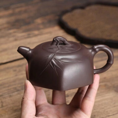 Full Handmade Yixing Zisha Teapot [Yue Xia Xiao Xiang Pot] (Lao Zi Ni – 260ml)