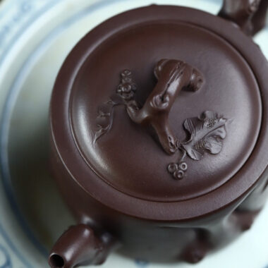Full Handmade Yixing Zisha Teapot [Grape Stump Pot] (Lao Zi Ni – 180ml)