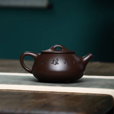 Full Handmade Yixing Zisha Teapot [Jingzhou Shi Piao Pot] (Lao Zi Ni – 200ml)