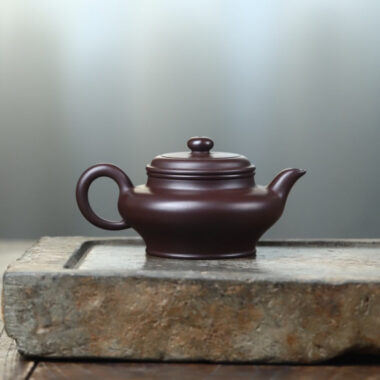 Full Handmade Yixing Zisha Teapot [Xu Bian Pot] ( Lao Zi Ni – 190ml)