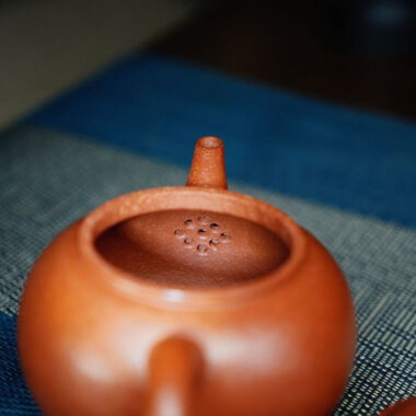 Full Handmade Yixing Zisha Teapot [Shui Ping Pot] (Li Pi Zhu Ni – 220ml)