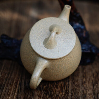 Full Handmade Yixing Zisha Teapot [Gao Shi Piao Pot] (Qing Duan Ni – 190ml)