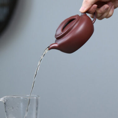 Full Handmade Yixing Zisha Teapot [Niu Gai Lianzi Pot] (Zi Ni – 210ml)