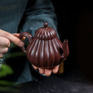 Full Handmade Yixing Zisha Teapot [Han Qing] (Zi Ni – 260ml)
