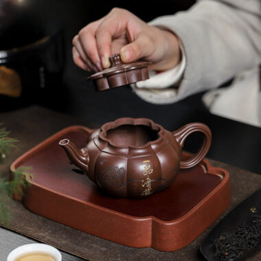 Full Handmade Yixing Zisha Teapot [Yipin Qing Lian] (Lao Ge Zi Ni – 350ml)
