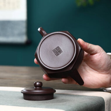 Full Handmade Yixing Zisha Teapot [Liuliu Dashun Pot] (Lao Zi Ni – 300ml)