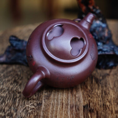 Full Handmade Yixing Zisha Teapot [Niu Gai Pot] (Zi Ni – 170ml)
