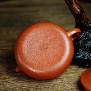 Full Handmade Yixing Zisha Teapot [Han Jiang Pot] (Li Pi Zhu Ni – 190ml)