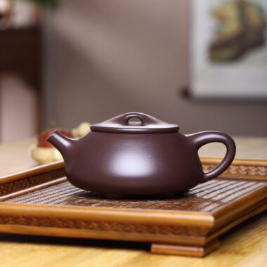 Full Handmade Yixing Zisha Teapot [Jingzhou Shi Piao Pot] (Lao Zi Ni – 240ml)