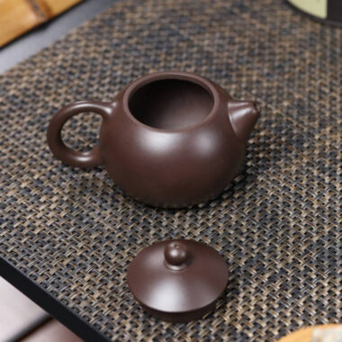 Full Handmade Yixing Zisha Teapot [Xishi Pot] (Lao Zi Ni – 200ml)