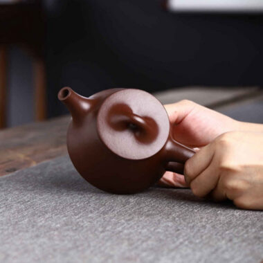 Full Handmade Yixing Zisha Teapot [Bawang Shi Piao Pot] (Zi Ni – 160ml)