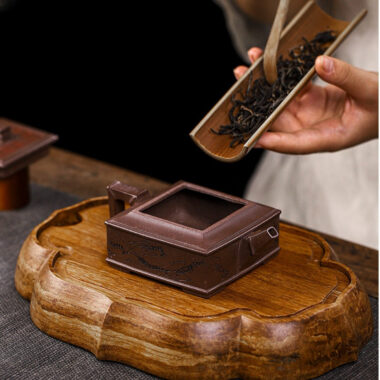 Full Handmade Yixing Zisha Teapot [Fu Ban Xia Qu] (Ziyu Jin Sha – 200ml)