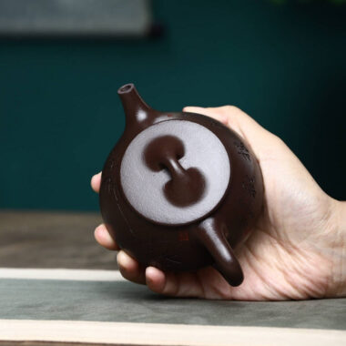 Full Handmade Yixing Zisha Teapot [Jingzhou Shi Piao Pot] (Lao Zi Ni – 200ml)