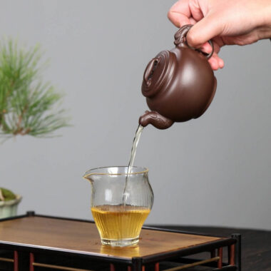 Full Handmade Yixing Zisha Teapot [Hong Fu Pot] (Zi Ni – 270ml)