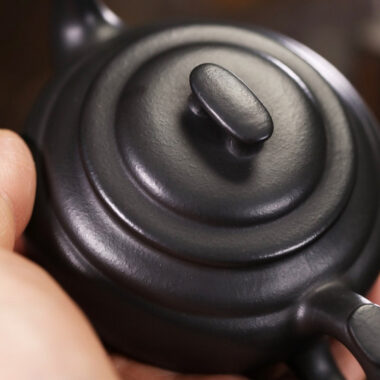 Full Handmade Yixing Zisha Teapot [Shang Xin Qiao Pot] (Hei Ni – 190ml)