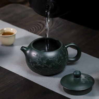 Full Handmade Yixing Zisha Teapot [Big Plum Blossom Xishi Pot] (Feicui Lu Ni – 470ml)