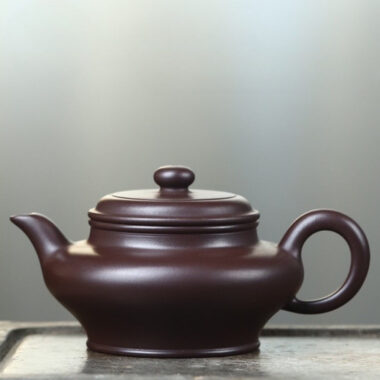Full Handmade Yixing Zisha Teapot [Xu Bian Pot] ( Lao Zi Ni – 190ml)