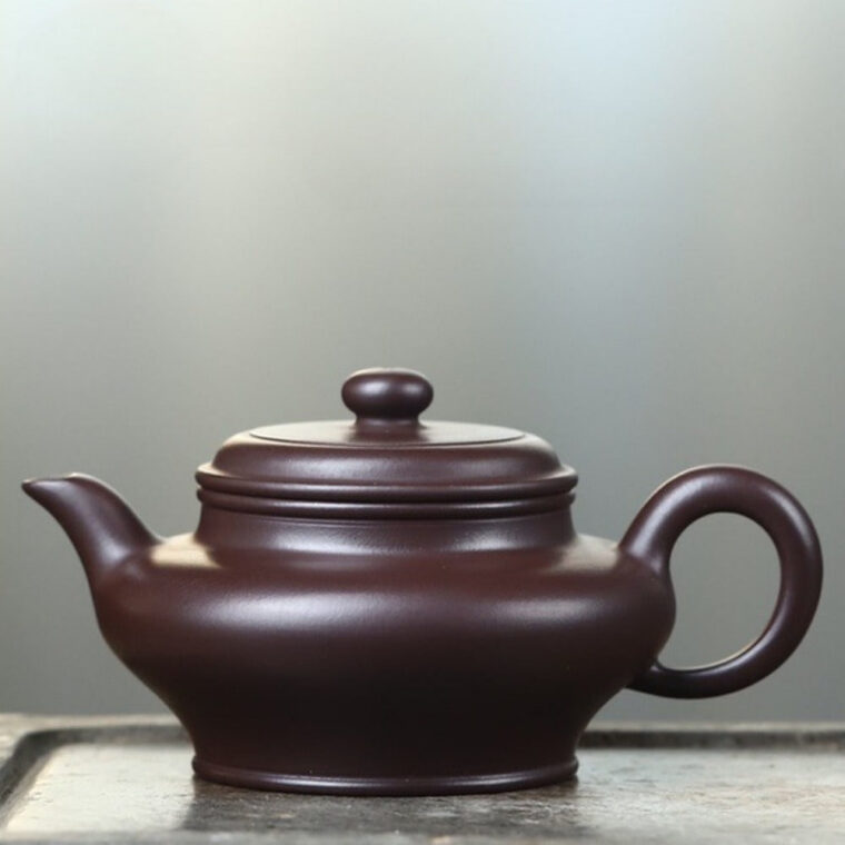 Full Handmade Yixing Zisha Teapot [Xu Bian Pot] ( Lao Zi Ni – 190ml)