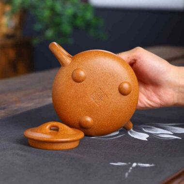 Full Handmade Yixing Zisha Teapot [Jingzhou Shi Piao Pot] (Wucai Lao Duan Ni – 200ml)