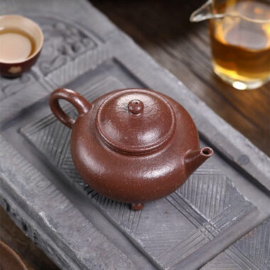 Full Handmade Yixing Zisha Teapot [Shui Ping Tripod] (Tao Hua Ni – 210ml)