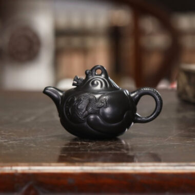 Full Handmade Yixing Zisha Teapot [Carp Dragon Pot] (Hei Ni – 170ml)