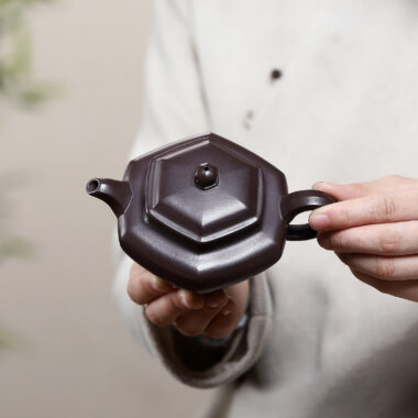 Yixing Zisha Teapot [Liufang Fanggu] (Zi Ni – 200ml)
