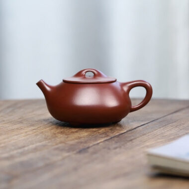 Full Handmade Yixing Zisha Teapot [Jingzhou Shi Piao Pot] (Zi Zhu Ni – 240ml)