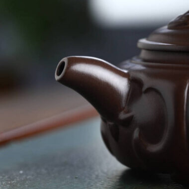 Full Handmade Yixing Zisha Teapot [Ruyi Pot] (Lao Zi Ni – 175ml)