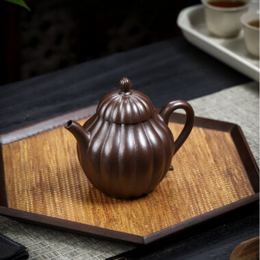 Full Handmade Yixing Zisha Teapot [Ling Hua Qiu Shui] (Jin Sha Zi Ni – 200ml)