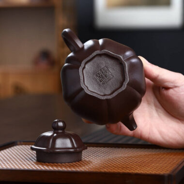 Full Handmade Yixing Zisha Teapot [Jinnang Duo Qiu Pot] (Lao Zi Ni- 300ml)