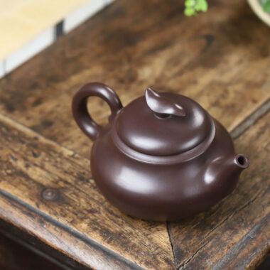 Full Handmade Yixing Zisha Teapot [Leap Pot] (Lao Zi Ni – 320ml)