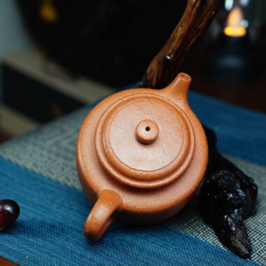 Full Handmade Yixing Zisha Teapot [Dezhong Pot] (Jiang Po Ni – 180ml)