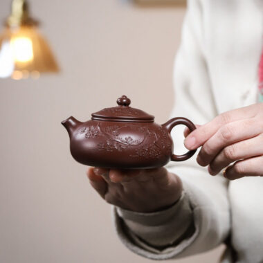 Yixing Zisha Teapot [Plum Blossom Han Jiang] (Zi Zhu Ni – 250ml)