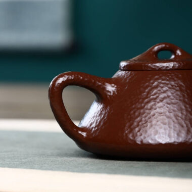 Full Handmade Yixing Zisha Teapot [Ziye Shi Piao Pot] (Lao Zi Ni – 200ml)