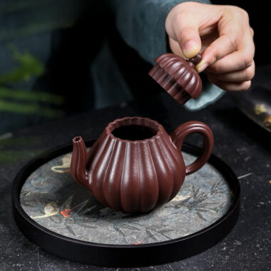 Full Handmade Yixing Zisha Teapot [Han Qing] (Zi Ni – 260ml)