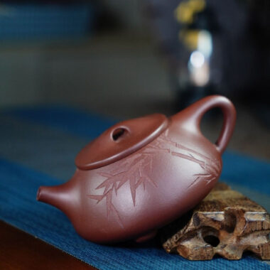 Full Handmade Yixing Zisha Teapot [Jingzhou Shi Piao Pot – Qingfeng Zhu Ying] (Zi Ni – 260ml)