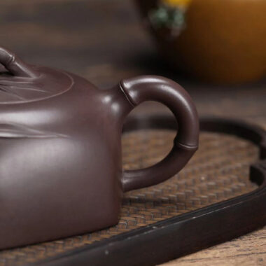 Full Handmade Yixing Zisha Teapot [Yue Xia Xiao Xiang Pot] (Lao Zi Ni – 260ml)