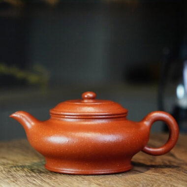 Full Handmade Yixing Zisha Teapot [Xu Bian Pot] (Jiang Po Ni – 210ml)