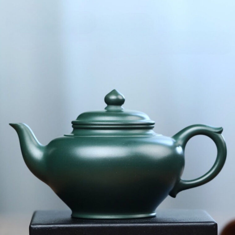 Full Handmade Yixing Zisha Teapot [Xiao Ying Pot] (Lu Ni – 190ml)