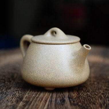 Full Handmade Yixing Zisha Teapot [Gao Shi Piao Pot] (Qing Duan Ni – 190ml)