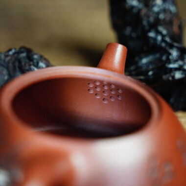 Full Handmade Yixing Zisha Teapot [Half Moon Pot] (Zhu Ni – 200ml)