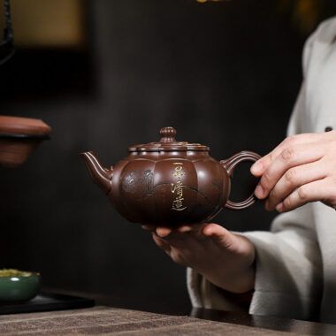Full Handmade Yixing Zisha Teapot [Yipin Qing Lian] (Lao Ge Zi Ni – 350ml)