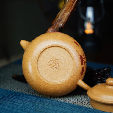 Full Handmade Yixing Zisha Teapot [Lotus Yuan Zhu Pot] (Wucai Lao Duan Ni – 220ml)