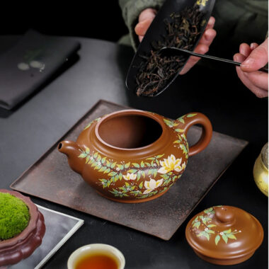 Full Handmade Yixing Zisha Teapot [Chun Hua Qiu Shi] (Yi Jin  Zi Ni – 470ml)