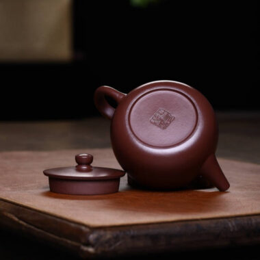 Full Handmade Yixing Zisha Teapot [Ping Gai Zhi Liu Pot] (Lao Zi Ni – 250ml)